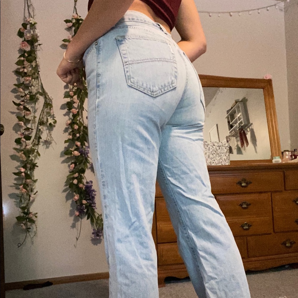 Light wash Vintage Tommy Hilfiger boyfriend jeans